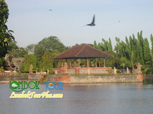 Wisata Budaya di Taman Mayura