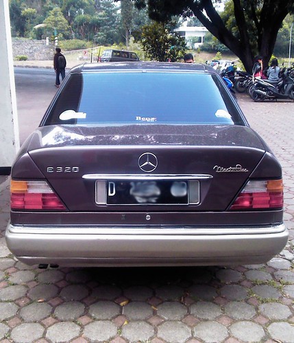 Mercedes Benz E320 Masterpiece 1993 Bandung