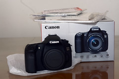 Canon D60 (mint) komplit dengan tas, flash, lensa