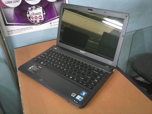 Laptop/notebook sony vaio corei3 win7ori 2gb 500gb/mulus/segel//fullset/nego/bandung