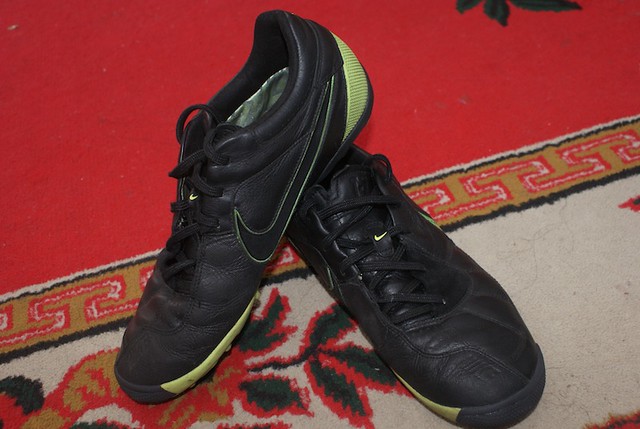 NIKE T7 Mercurial Mango Orange Volt White Volt Mizuno Wave Ignitus Size 42-42,5-43