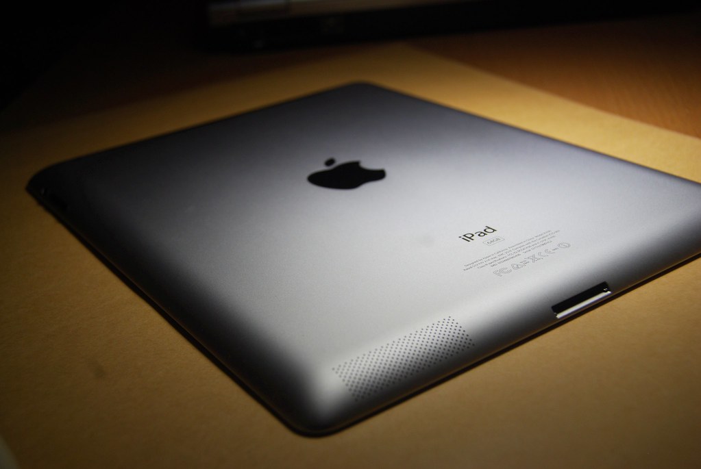 IPAD 3 (NEW IPAD) 64 GB Wifi 4G 100% MULUS!!!! + CASE
