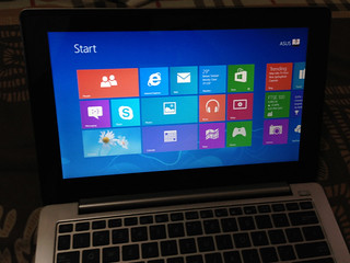 ASUS VivoBook X202 TouchScreen - 500GB HDD - Win 8 - Core i3 - 4GB DDR - Intel HD4000