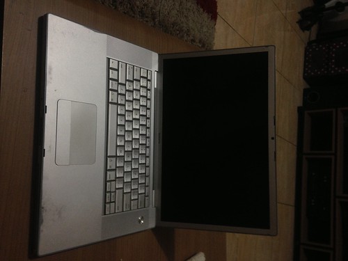 (WTS) MACBOOK PRO ALUMUNIUM 15'4"