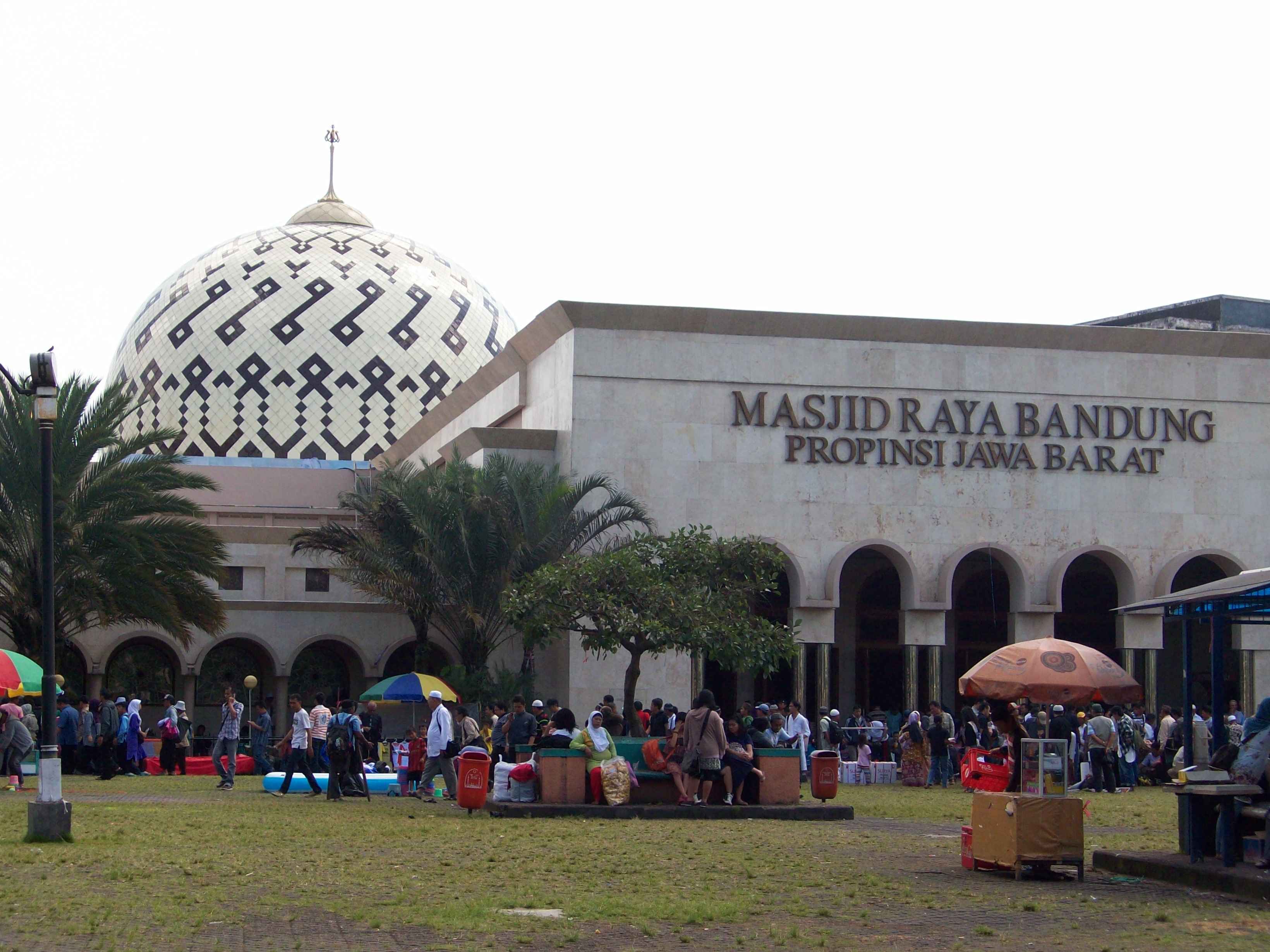 Beginilah Alun-Alun Kota Bandung di tangan Ridwan KamiL