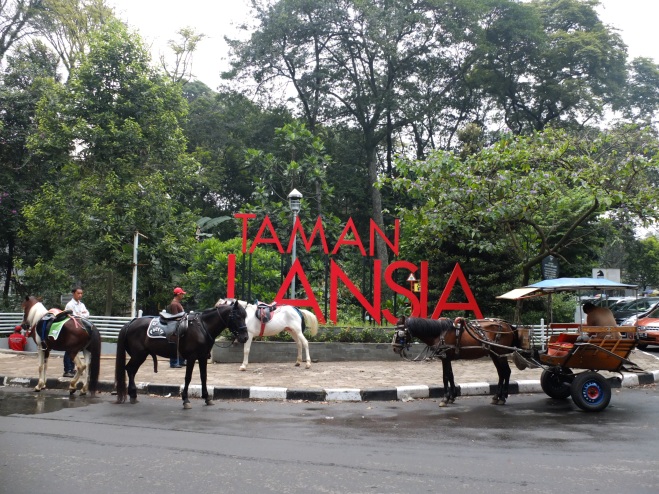 10 Taman Unik Kebanggaan Bandung Yang Super Keren