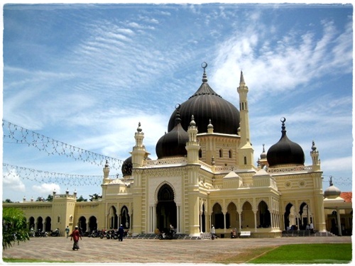 10 Masjid Terbesar di Dunia