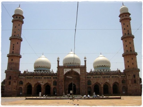 10 Masjid Terbesar di Dunia