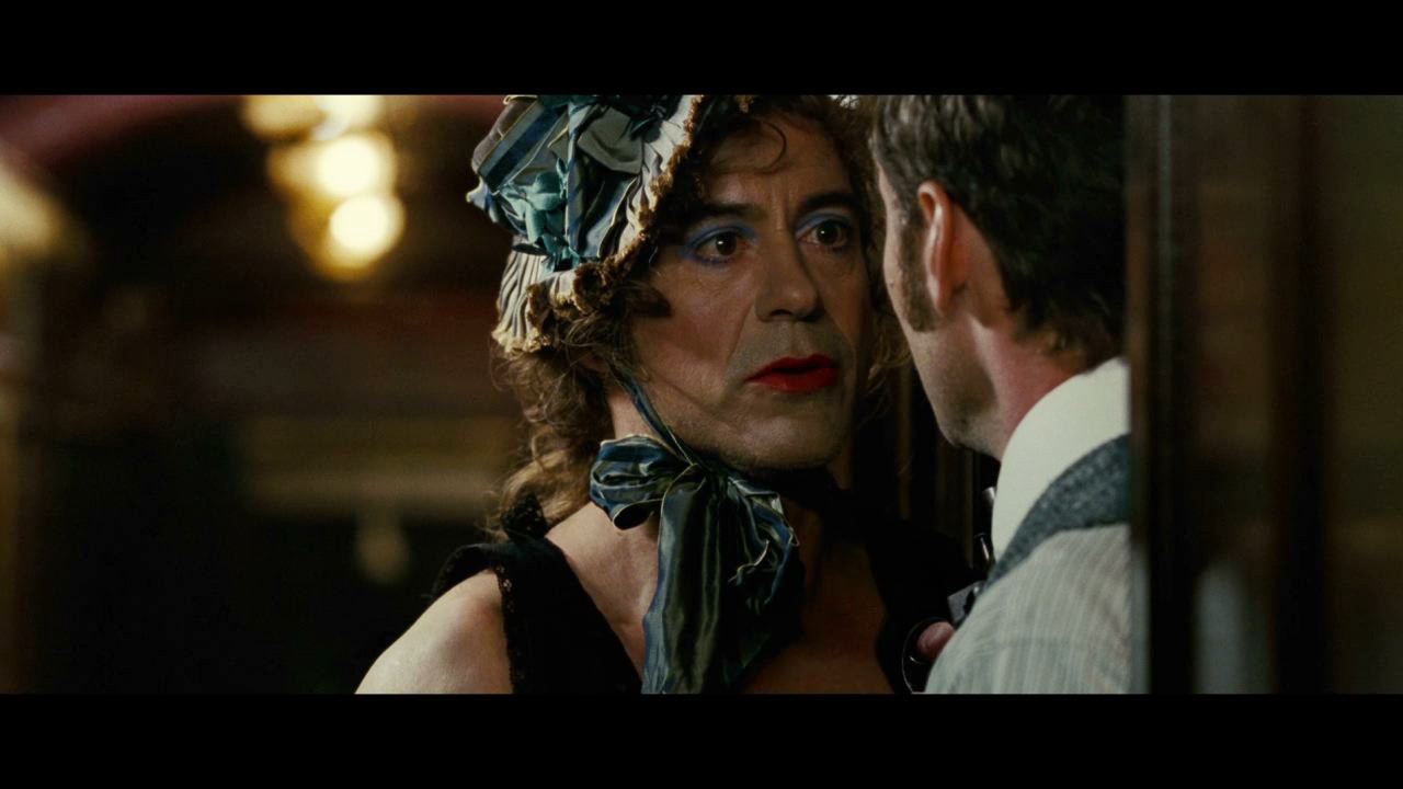 pict-30-aktor-hollywood-yang-pernah-berperan-sebagai-wanita