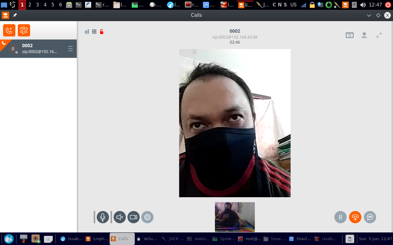 MEMBUAT SERVER TELEPON / VOIP SERVER DENGAN DISTRO GNU LINUX ISSABEL