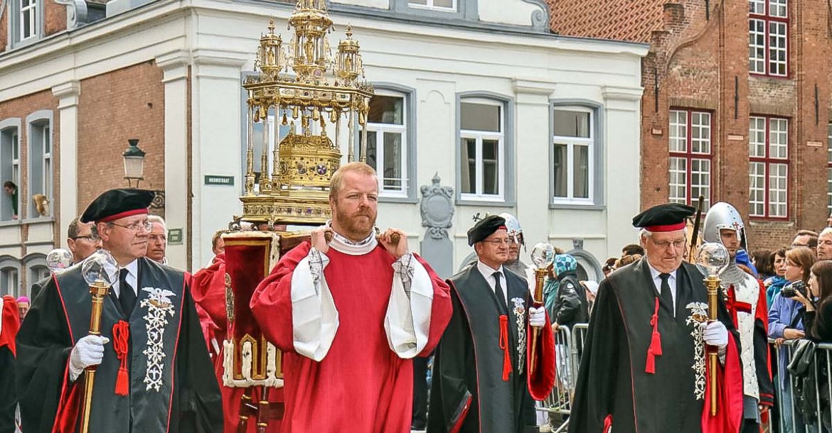 Melihat Parade Pusaka Darah Kristus di Brugge, Belgia