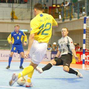 &#91;TIPS &amp; TRICK&#93; CARA BERMAIN FUTSAL YANG BENAR !!! COWOK TULEN MASUPPPP !!!