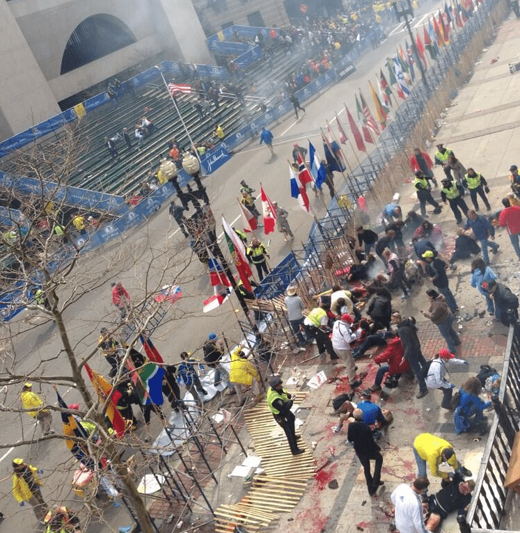 boston marathon explosions (foto dan korban)