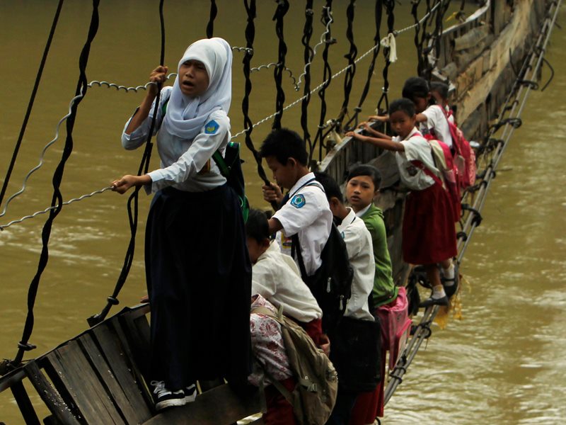 bikin-ciut-ini-7-jembatan-paling-ekstrim-dan-dramatis-di-dunia-versi-lintasburung