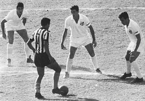 Legenda sepakbola, Garrincha: Hedonisme si burung kecil