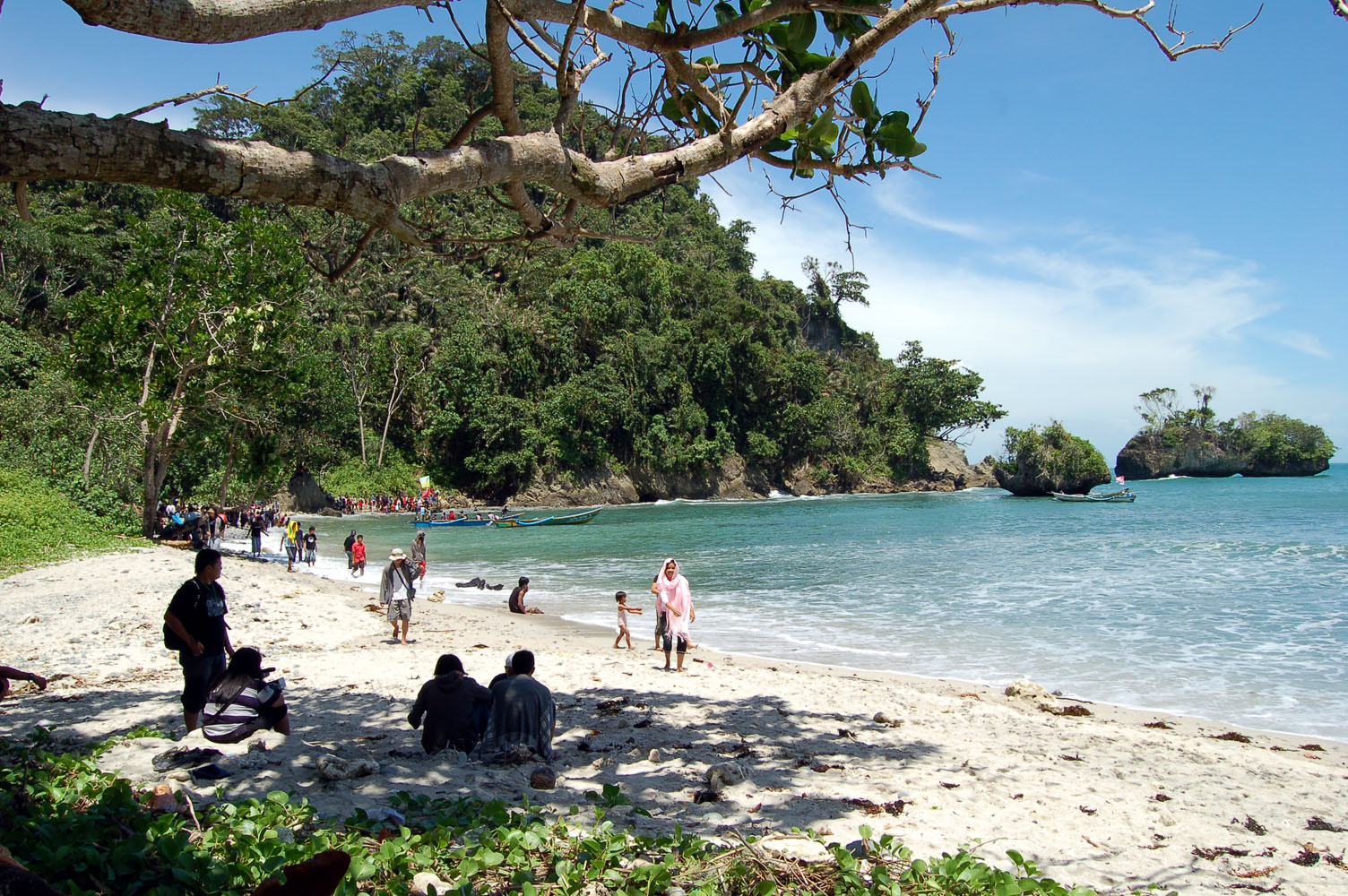 Di Balik Ke-angkeran Pulau Nusa Kambangan