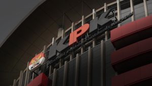 kpk-ungkap-uang-dolar-singapura-di-amplop-raja-juli-antoni-berasal-dari-914-kud