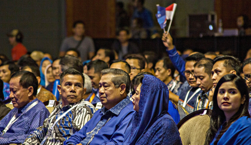kivlan-zen-gelar-people-power-demokrat-geleng-geleng