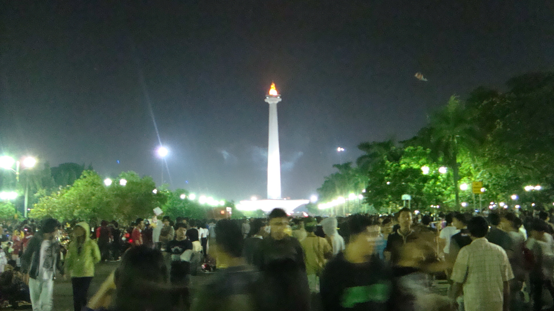 Rahasia Awan Putih di Langit Malam Jakarta