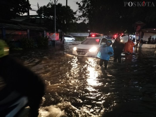 Hujan Deras di Jakbar Sampai Banjir Sedengkul, Sumur Resapan Dipertanyakan