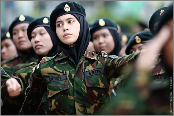 Subkhanallah:Putri Cantik yg jadi tentara gan...!!