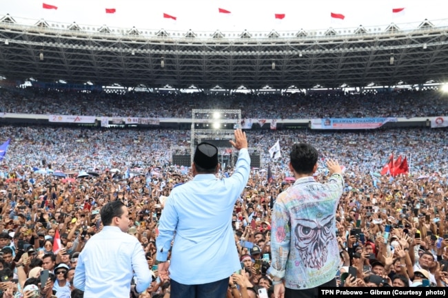 Satu Dekade Jokowi: Runtuhnya Demokrasi Hantui Warisan Pertumbuhan Ekonomi