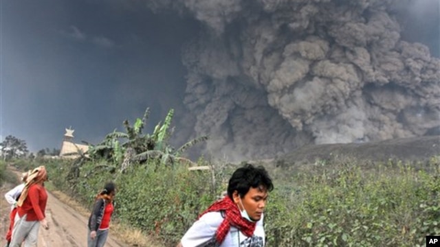FOTO: Erupsi Dahsyat Gunung Sinabung Tewaskan 14 Warga