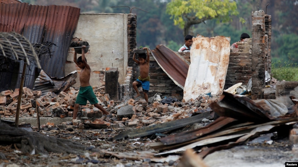 Foto-Foto Satelit Ini Jadi Saksi Kehancuran Desa Muslim Rohingya