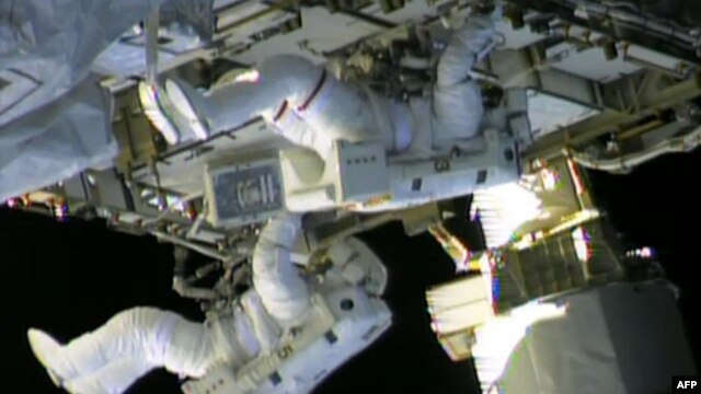 2 Astronot Perbaiki Sumber Kebocoran di Stasiun Antariksa