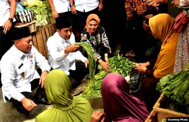 Satu Dekade Jokowi: Runtuhnya Demokrasi Hantui Warisan Pertumbuhan Ekonomi