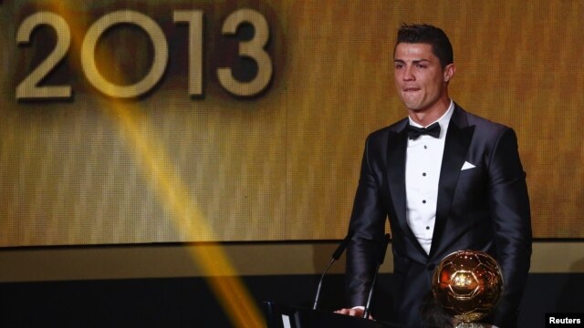 Daftar Peraih FIFA Ballon d'OR dari ( 1956 - 2013 ) ....