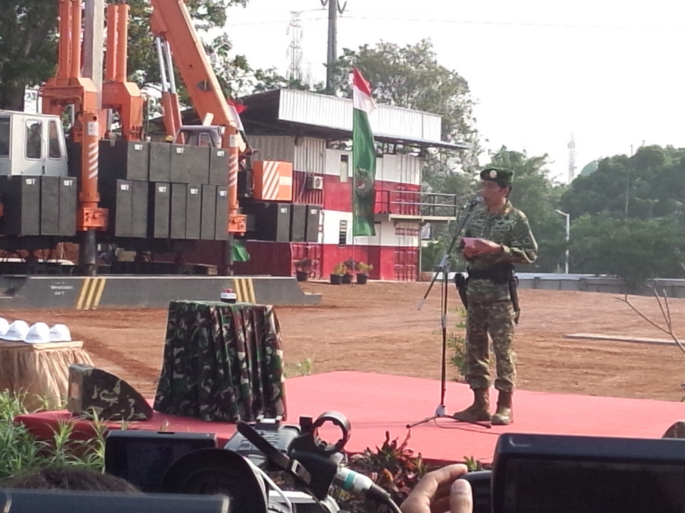 &#91;SANTAI NEWS&#93; Pakde JOKOWI pakai Seragam Kostrad dan Bawa Senjata