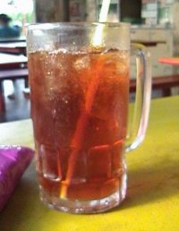 Terlalu Banyak Makanan Enak, Pola Makan Warga Padang di Garis Merah