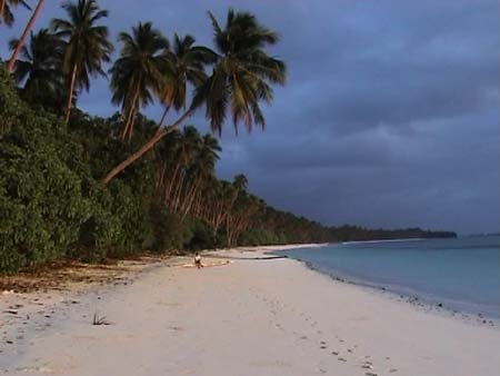 Pantai pasir putih paling halus sedunia ada di Indonesia gan