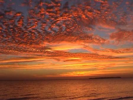 Pantai pasir putih paling halus sedunia ada di Indonesia gan