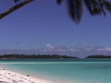 Pantai pasir putih paling halus sedunia ada di Indonesia gan