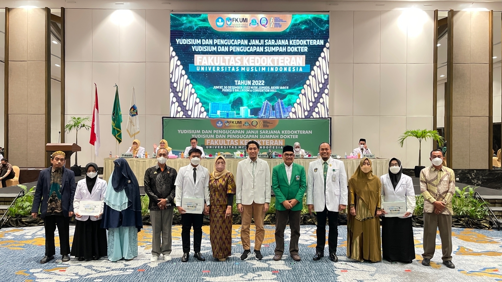 Bikin Bangga, Dua Hafiz 30 Juz Lulus Sarjana FK UMI