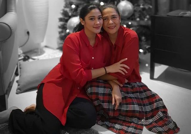 Putrinya Dikabarkan Sudah Pindah Agama, Postingan Lydia Kandou Bikin Haru Warganet