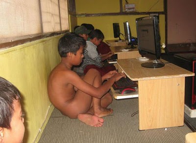 Parah Gan Bocah dibawah Umur Bugil di Warnet