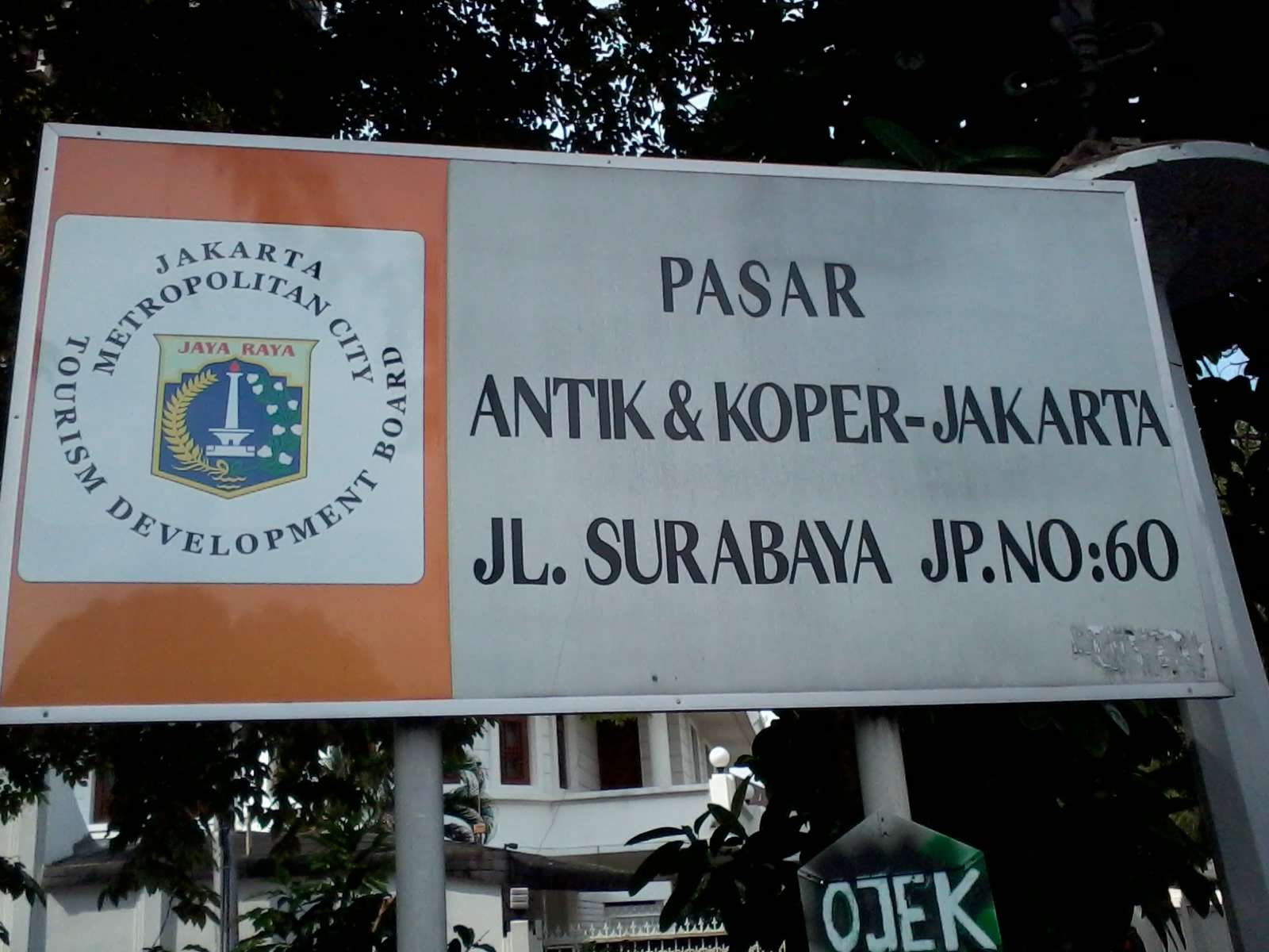Pasar Barang Antik Jalan Surayaba, Jakarta