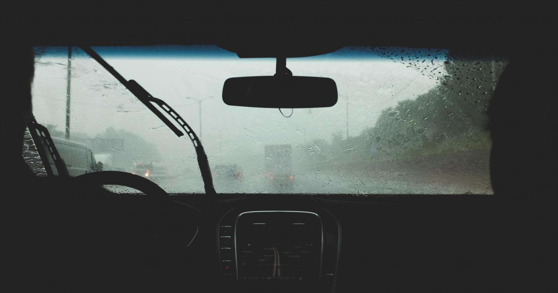 Jangan Matikan AC Mobil saat Hujan? Ini Nih Alasannya