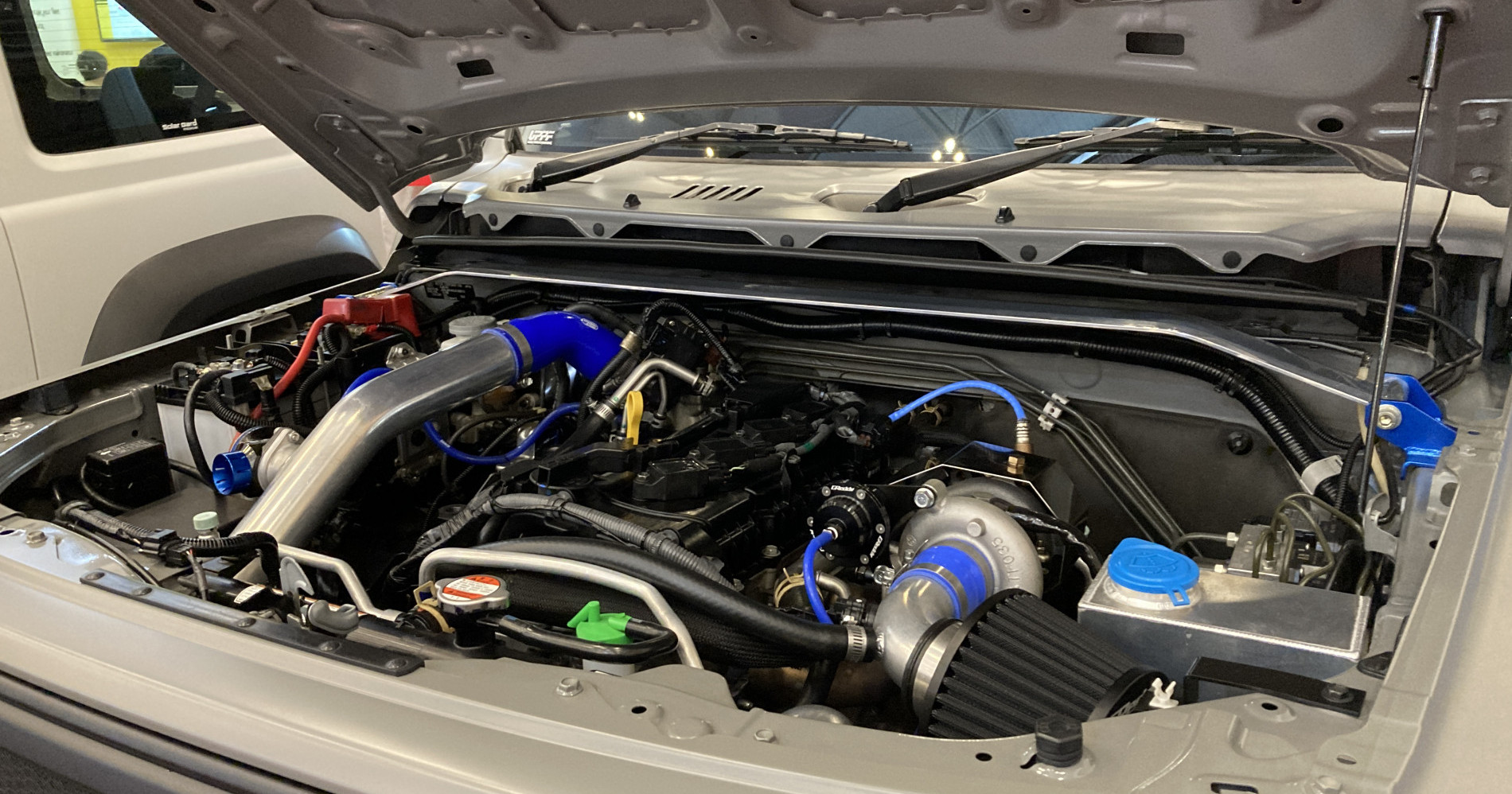 Simak Nih 3 Penyebab Selang Radiator Mobil Bocor