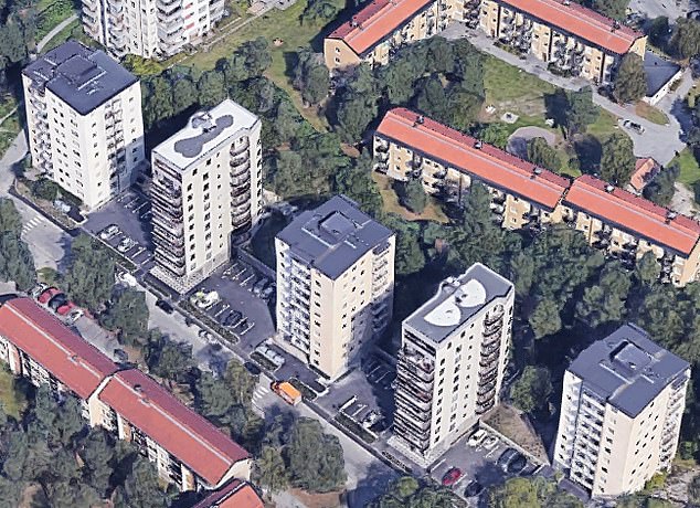 Google Earth Menemukan Grafity Bergambar P*nis dan P*yudara Di Atas Apartemen Gan!