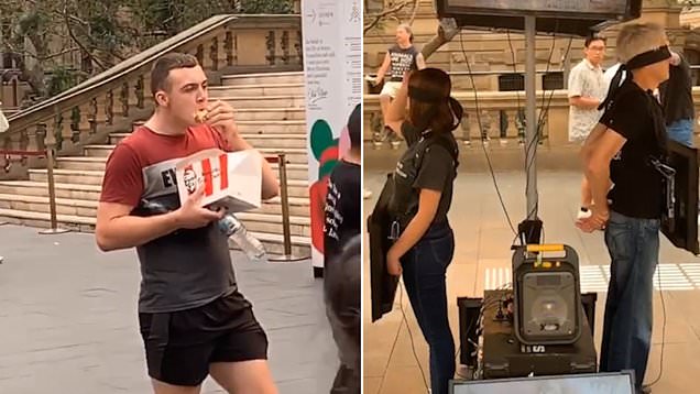 Greget, pria ini berani memakan sekotak chicken wing KFC di depan para pendemo Vegan.