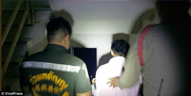 Gila! Pria Ini Tak Sadar Memotong Kemaluannya Saat Nonton Film Porno