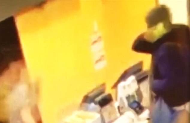Pria Ini Menyiram Manager Mcdonald Dengan Kopi Panas Hanya Gara-gara Ini