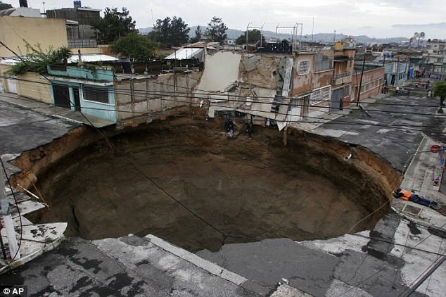 SinkHole, Lubang yang Muncul Secara Tiba - Tiba