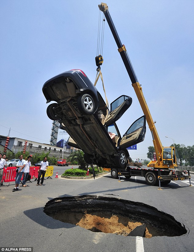 SinkHole, Lubang yang Muncul Secara Tiba - Tiba