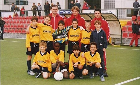 Foto2 masa kecil MARIO BALOTELLI..