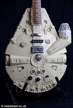 pensiunan inggris kreatif bikin gitar unik star wars